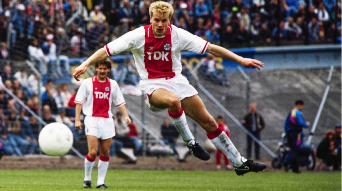 dennis-bergkamp-ajax-amsterdam-1545915404-19592.jpg